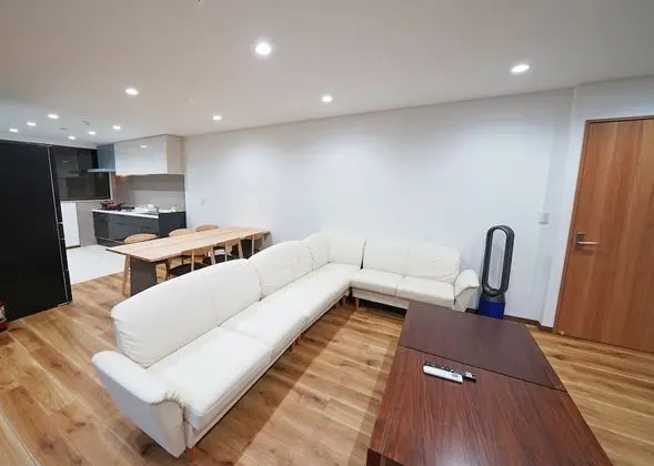 Basic Ev, Sigara İçilmez
