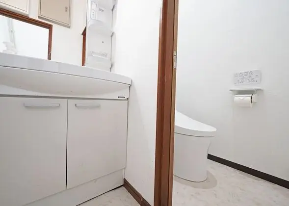 Basic Ev, Sigara İçilmez
