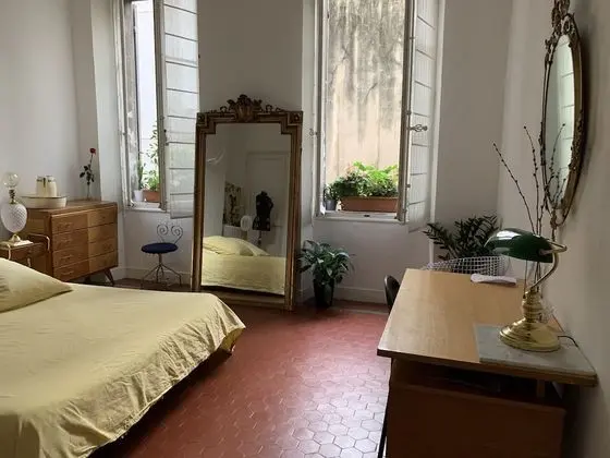 Tek Büyük Yataklı Oda (Belle chambre spacieuse)
