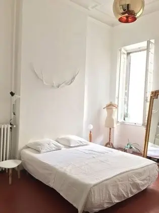 Tek Büyük Yataklı Oda (Belle chambre spacieuse)