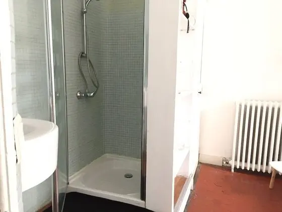 Tek Büyük Yataklı Oda (Belle chambre spacieuse)