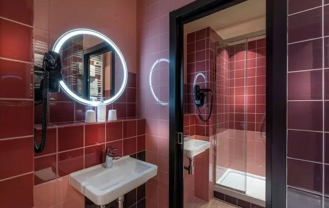 Comfort Tek Büyük Yataklı Oda (Paris)