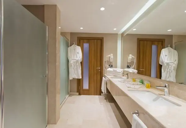 Deluxe Suite Jakuzi Kara Manzara