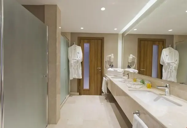 Deluxe Suite Kara Manzara