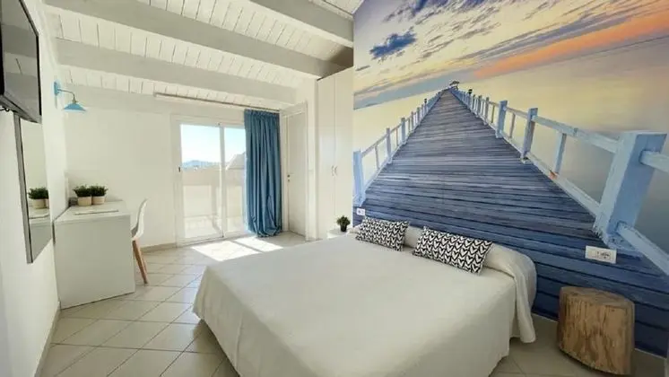 Comfort Tek Büyük Yataklı Oda, Balkon, Kısmi Deniz Manzaralı (beach access included)