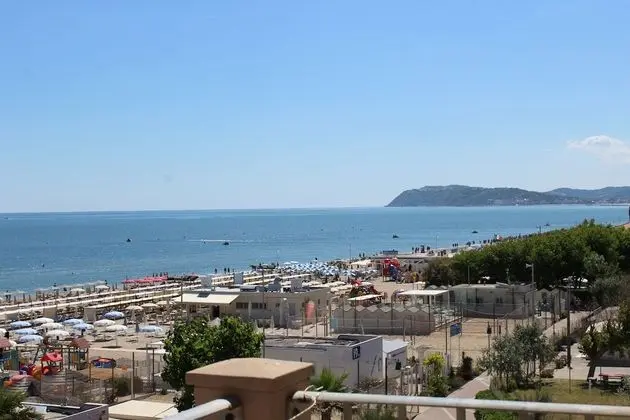 Comfort Tek Büyük Yataklı Oda, Balkon, Kısmi Deniz Manzaralı (beach access included)