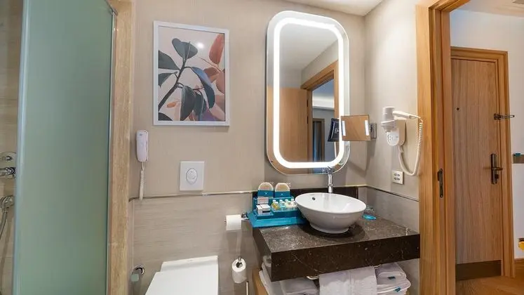 https://images.etstur.com/files/images/hotelImages/TR/214153/l/Liberty-Fabay-Oda-350742.jpg
