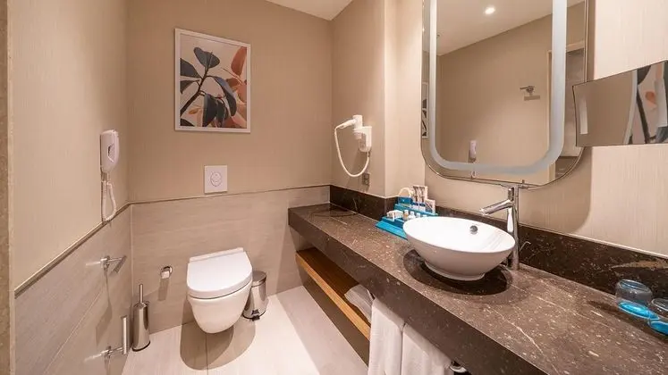 https://images.etstur.com/files/images/hotelImages/TR/214153/l/Liberty-Fabay-Oda-350805.jpg