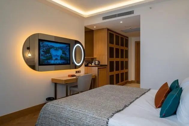 Standart Kara Manzaralı Oda