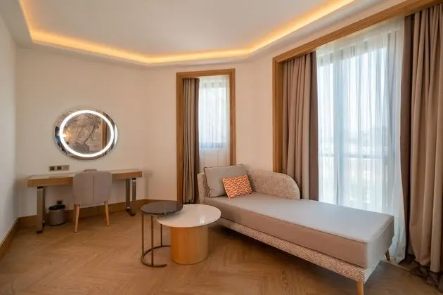 Standart Kara Manzaralı Oda