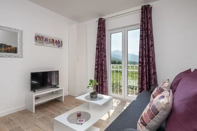 Apart Daire, Dağ Manzaralı (Violet)