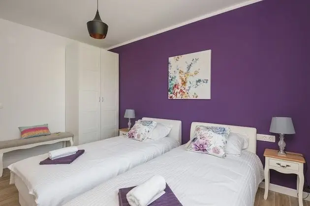 Apart Daire, Dağ Manzaralı (Violet)