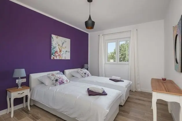 Apart Daire, Dağ Manzaralı (Violet)