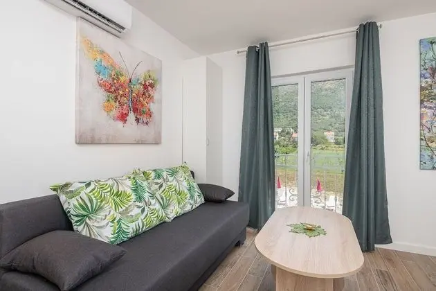 Apart Daire, Üzüm Asması Manzaralı (Green)