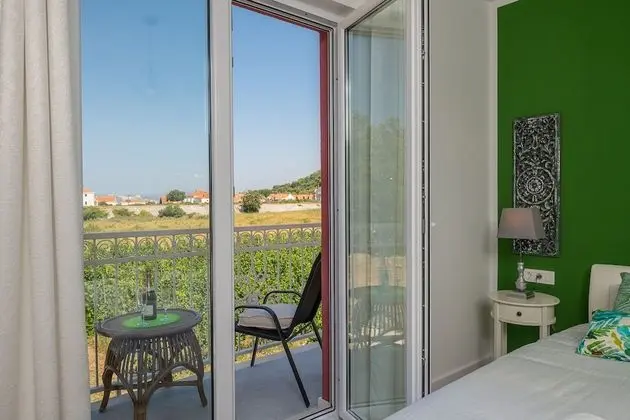 Apart Daire, Üzüm Asması Manzaralı (Green)