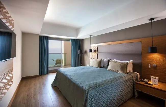 https://images.etstur.com/files/images/hotelImages/TR/220266/l/Liberty-Kusadasi-Golf-Resort-Oda-390084.jpg