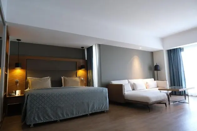 https://images.etstur.com/files/images/hotelImages/TR/220266/l/Liberty-Kusadasi-Golf-Resort-Oda-390088.jpg