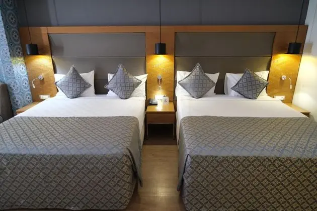 https://images.etstur.com/files/images/hotelImages/TR/220266/l/Liberty-Kusadasi-Golf-Resort-Oda-390097.jpg
