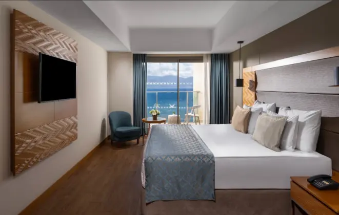 https://images.etstur.com/imgproxy/resize/2560x1440/files/images/hotelImages/etsrooms/512312/Liberty_Kusadasi_20241011195226_0.PNG