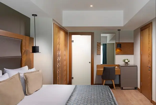 https://images.etstur.com/imgproxy/resize/2560x1440/files/images/hotelImages/etsrooms/512312/Liberty_Kusadasi_20241011195226_2.PNG