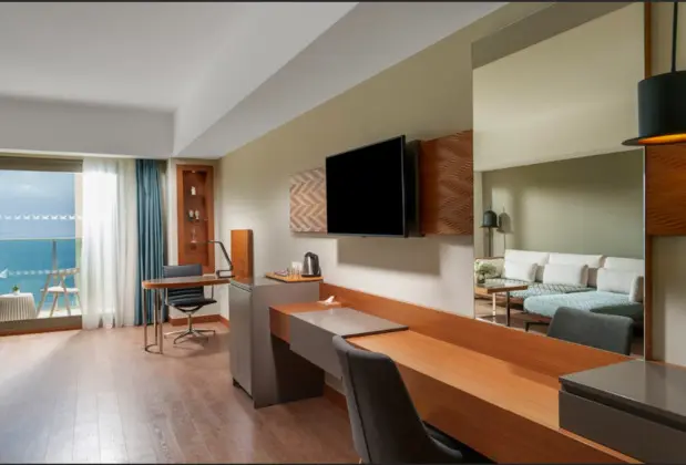 https://images.etstur.com/imgproxy/resize/2560x1440/files/images/hotelImages/etsrooms/512312/Liberty_Kusadasi_20241011201333_0.PNG