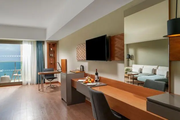 https://images.etstur.com/imgproxy/resize/2560x1440/files/images/hotelImages/etsrooms/512312/Liberty_Kusadasi_20251124151735_1.jpg