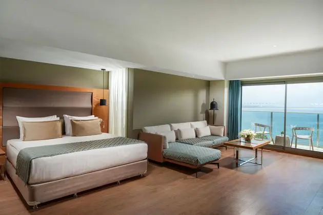https://images.etstur.com/imgproxy/resize/2560x1440/files/images/hotelImages/etsrooms/512312/Liberty_Kusadasi_20251124151813_1.jpg