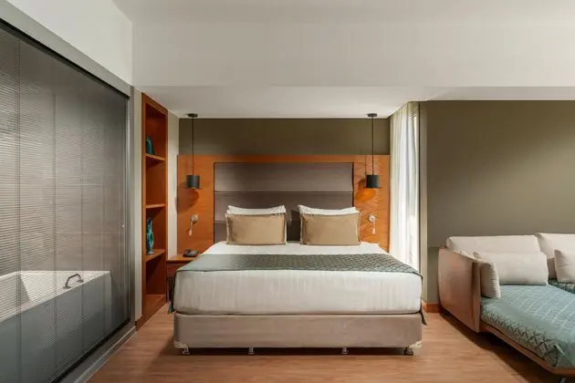 https://images.etstur.com/imgproxy/resize/2560x1440/files/images/hotelImages/etsrooms/512312/Liberty_Kusadasi_20251124151828_0.jpg