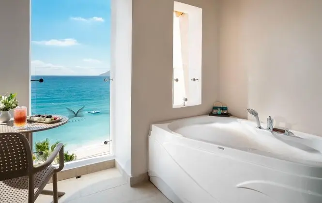 https://images.etstur.com/files/images/hotelImages/TR/50557/l/Liberty-Hotels-Lykia-Oda-379274.jpg