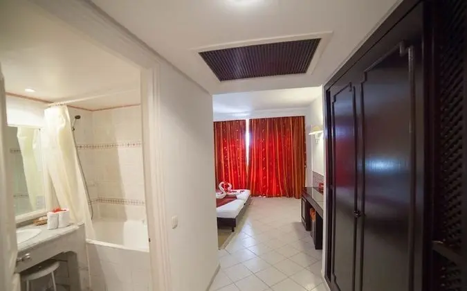 Tek Büyük veya İki Ayrı Yataklı Oda