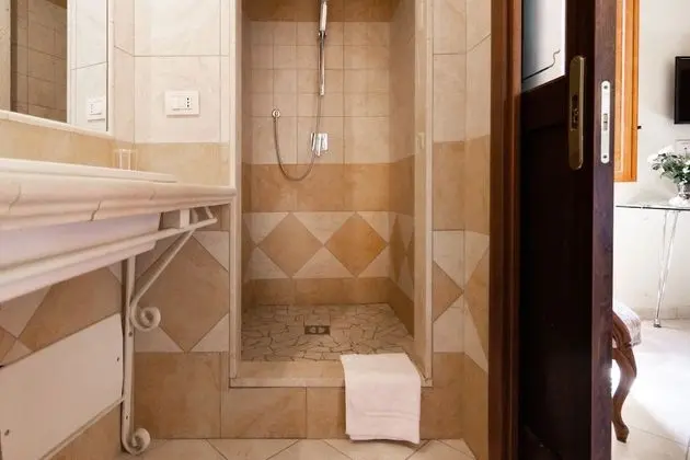 Tek Büyük veya İki Ayrı Yataklı Oda, Balkon