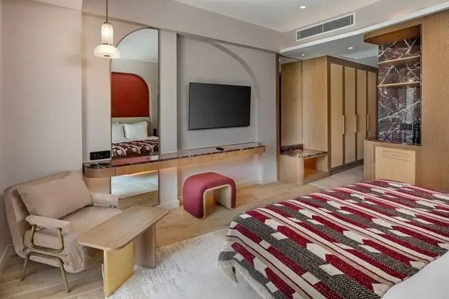 Süperior Havuza Merdivenle Bağlantılı Oda