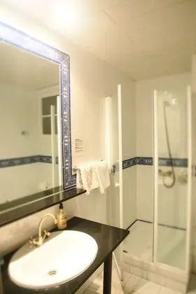 Premium Tek Büyük Yataklı Oda, Teras, Bahçe Manzaralı