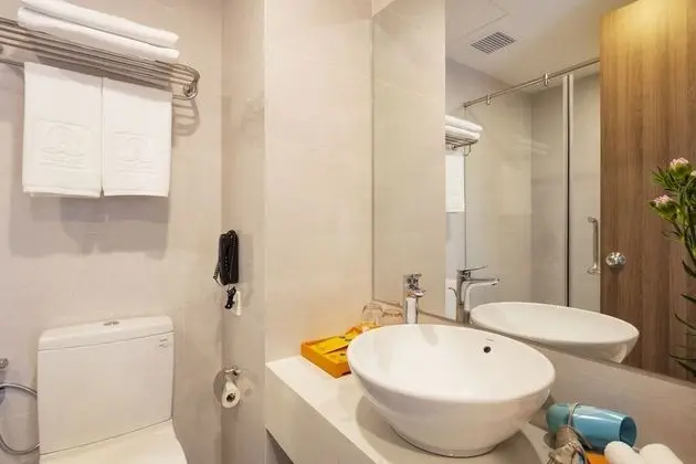 Deluxe Double or Twin Room with No Window