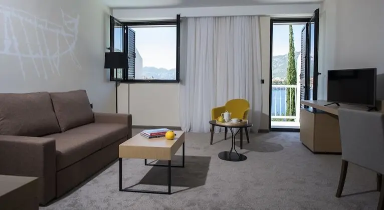 Superior suite with seaside balcony