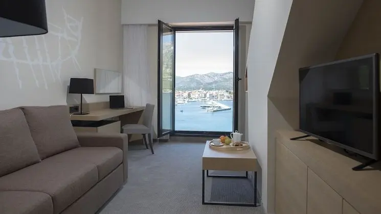 Superior suite with seaside balcony