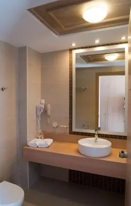 Single Room with Mountain/Street View