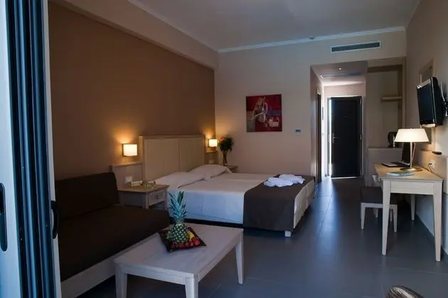 Superior Triple Room with Mountain/Street View