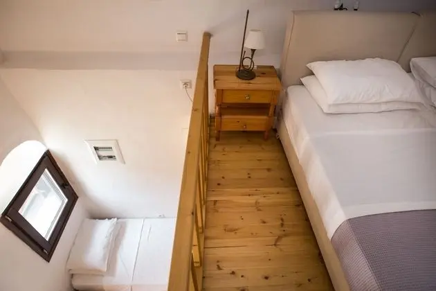 İki Ayrı Yataklı Oda (Aspros Gatos Patari)