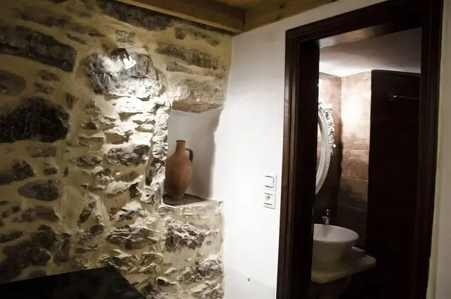 İki Ayrı Yataklı Oda (Aspros Gatos Patari)