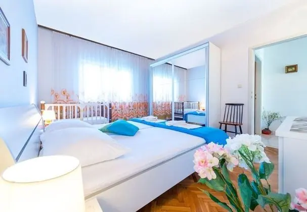 Ev (Lidi - 30 m from beach - H(6+2))