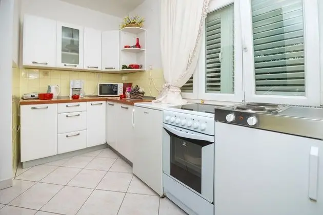 Ev (Lidi - 30 m from beach - H(6+2))