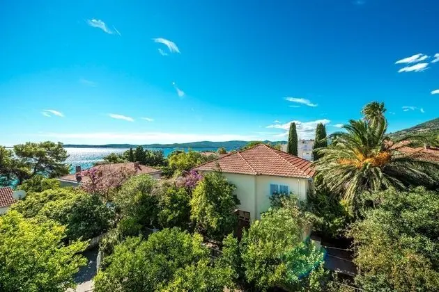Ev (Lidi - 30 m from beach - H(6+2))