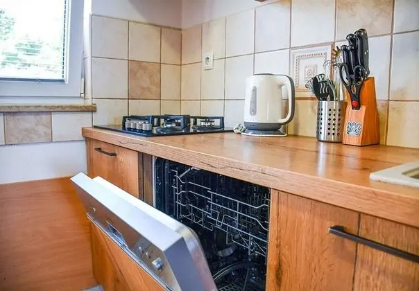 Apart Daire (Lidija - family friendly & close to t)