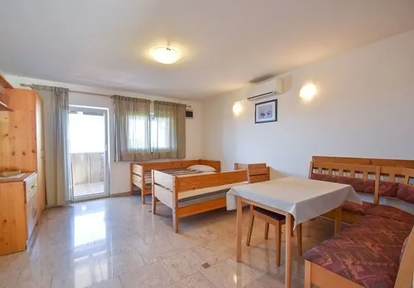 Apart Daire (Lidija - family friendly & close to t)