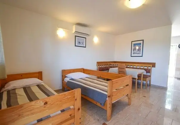 Apart Daire (Lidija - family friendly & close to t)