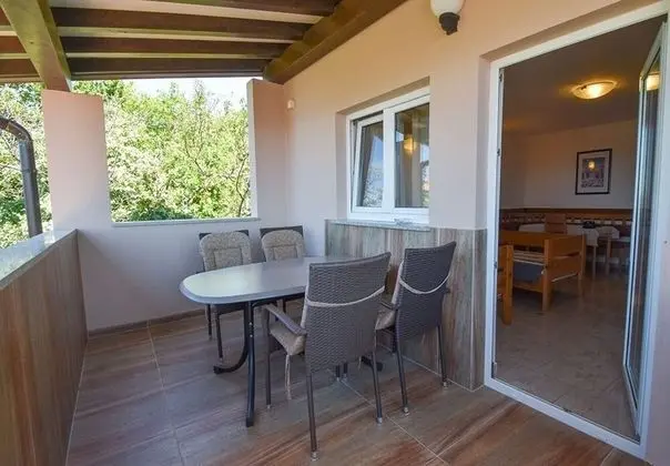 Apart Daire (Lidija - family friendly & close to t)