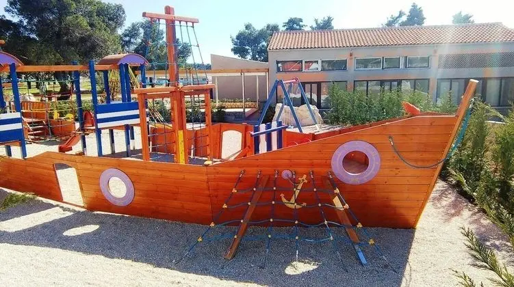 Apart Daire (Lidija - family friendly & close to t)