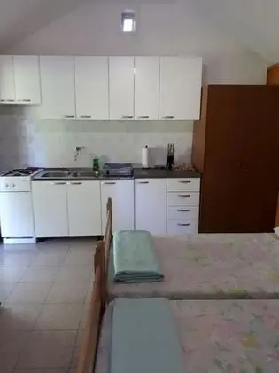 Ev (Lidija - Robinson House - H(2+2))