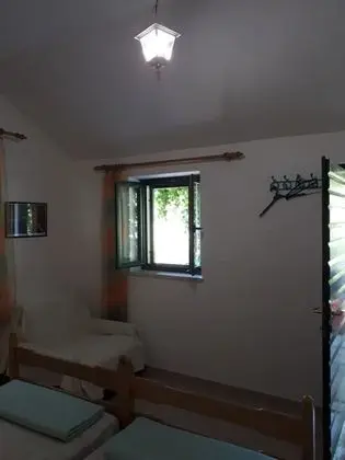 Ev (Lidija - Robinson House - H(2+2))